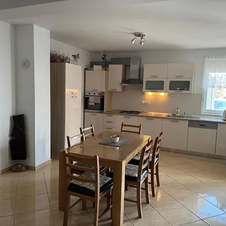 Presidenta Apartman Vir